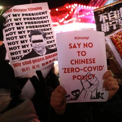Resmi! China Longgarkan Pembatasan Covid secara Nasional