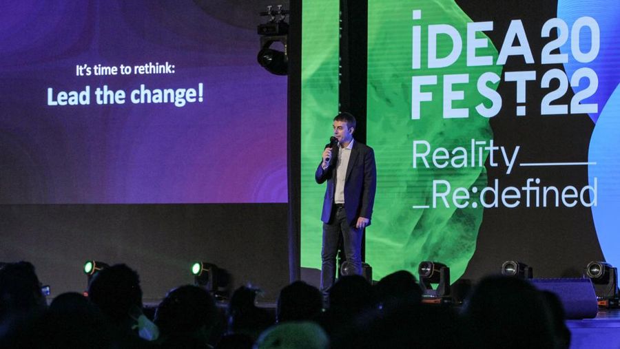 IdeaFest 2022 di Jakarta Convention Center (27/11) turut menghadirkan Presiden Direktur PT HM Sampoerna Tbk. (Sampoerna) Vassilis Gkatzelis sebagai salah satu pembicara. Mengusung tema 