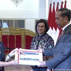 Jokowi Kejar Pajak 1.718 T Saat Ekonomi Tahun Depan Gelap