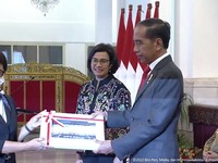 Jokowi Kejar Pajak 1.718 T Saat Ekonomi Tahun Depan Gelap
