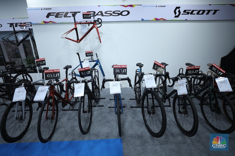 Technofest Year End Sale 2022, pameran ini mengahdirkan diskon sepeda besar-besaran dari berbagai brand premium di kawasan Jakarta, Kamis (1/12/2022). Technofest Year End Sale 2022, pameran ini mengahdirkan diskon sepeda besar-besaran dari berbagai brand premium di kawasan Jakarta, Kamis (1/12/2022). (CNBC Indonesia/Tri Susilo)