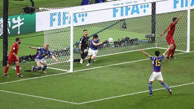 Ao Tanaka dari Jepang merayakan setelah mencetak gol untuk menjadikannya 2-1 selama Piala Dunia FIFA 2022 Grup E pertandingan antara Jepang dan Spanyol di Stadion Internasional Khalifa pada 1 Desember 2022 di Doha, Qatar. (James Williamson - AMA/Getty Images)
