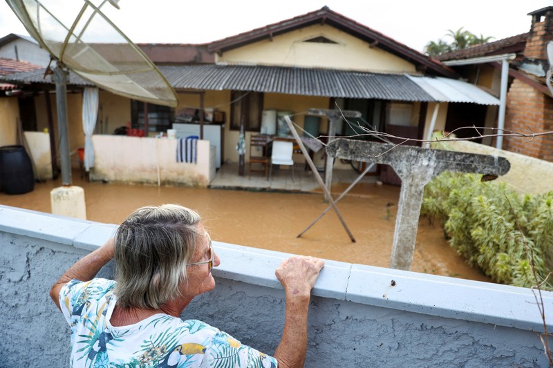Banjir di Santa Catarina, Brasil Foto udara sejumlah rumah terendam banjir usai hujan lebat di Canelinha, di negara bagian Santa Catarina, Brasil, Kamis (1/12/2022). (REUTERS/Anderson Coelho)
