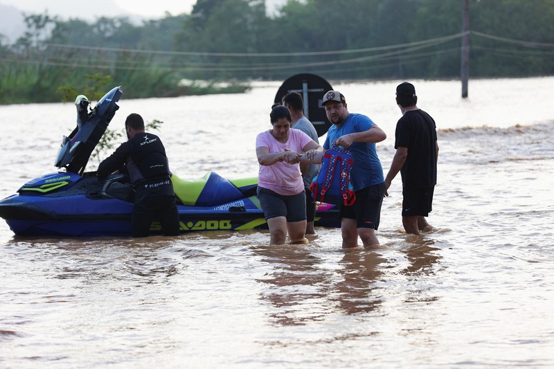 Banjir di Santa Catarina, Brasil Foto udara sejumlah rumah terendam banjir usai hujan lebat di Canelinha, di negara bagian Santa Catarina, Brasil, Kamis (1/12/2022). (REUTERS/Anderson Coelho)