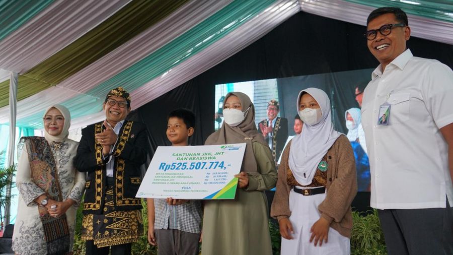 BPJS Ketenagakerjaan Beri Santunan ke Keluarga Peserta.