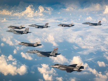 Membongkar Midnight Hammer: Operasi Teror Sunyi dari Langit Amerika