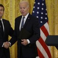 Biden & Macron Bertemu 'Empat Mata', Ini yang Dibahas