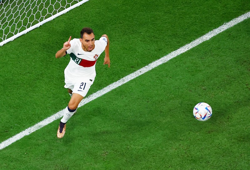 Korea Selatan bermain dengan istimewa pada pertandingan terakhir babak grup Piala Dunia 2022, Jumat (2/12). (REUTERS/MATTHEW CHILDS) Korea Selatan bermain dengan istimewa pada pertandingan terakhir babak grup Piala Dunia 2022, Jumat (2/12). (REUTERS/MATTHEW CHILDS)