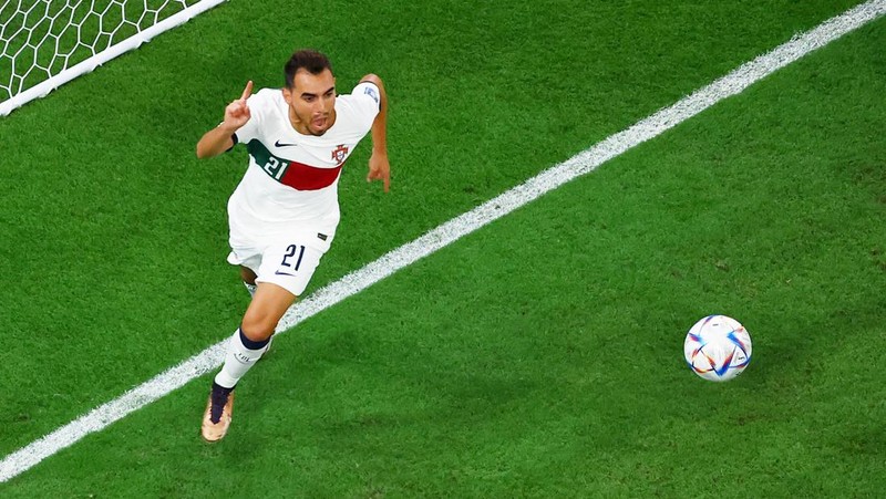 Korea Selatan bermain dengan istimewa pada pertandingan terakhir babak grup Piala Dunia 2022, Jumat (2/12).  (REUTERS/MATTHEW CHILDS)