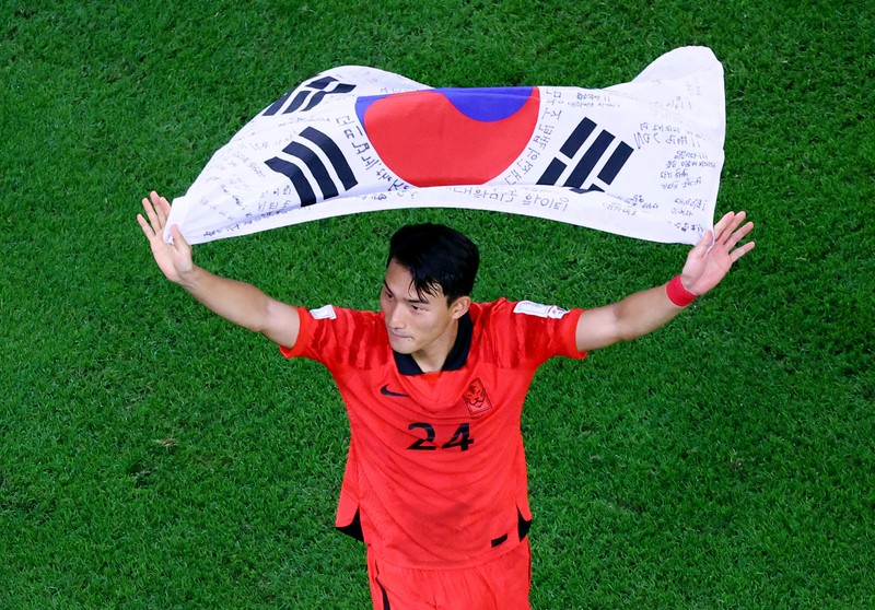 Korea Selatan bermain dengan istimewa pada pertandingan terakhir babak grup Piala Dunia 2022, Jumat (2/12).  (REUTERS/MATTHEW CHILDS)