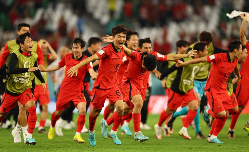 Korea Selatan bermain dengan istimewa pada pertandingan terakhir babak grup Piala Dunia 2022, Jumat (2/12).  (REUTERS/MATTHEW CHILDS)