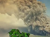 Semeru Erupsi, Awan Panas Hingga 17 Km Dari Puncak