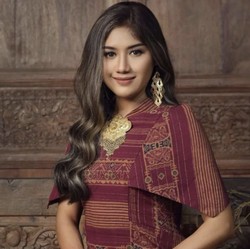 Karir Mentereng Erina Gudono, Bertabur Beasiswa & Kelas Dunia