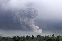 Status Gunung Semeru Jadi 'Awas', Awan Panas Lebih Dari 13 Km