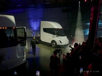 Elon Musk 'Selingkuh', Tesla Dikabarkan Mau PHK Lagi