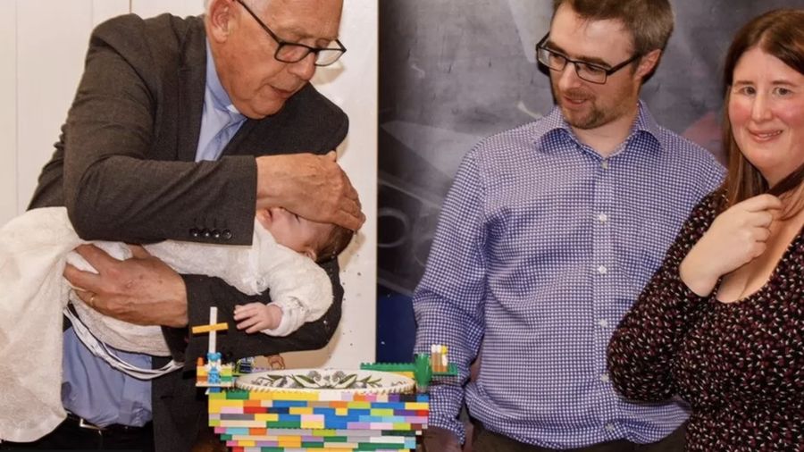 Oliver Farrelly dibaptis dengan font yang terbuat dari Lego (Dok: MARTIN WOLFENDEN)