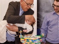 Unik Banget! Bayi Inggris Ini Dibaptis di Kolam Lego