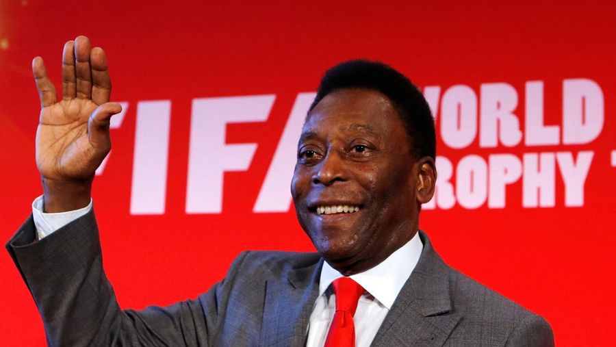 Pele menghadiri konferensi pers untuk mempresentasikan 