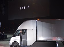Penampakan Truk Tesla Semi, Diperkenalkan Langsung Elon Musk