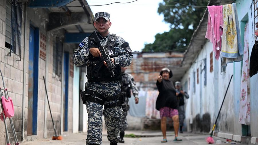 23 November 2022, El Salvador, San Juan Opico: Soldiers stand in formation while listening to President Bukele announce the fifth phase of the government's security policy against gangs. The Salvadoran government announced the fifth phase of its territorial control plan, which consists of militarily securing parts of cities. El Salvador has been under a state of emergency for eight months, as a result of which more than 57,000 suspected criminals have been arrested. Photo: Camilo Freedman/dpa (Photo by Camilo Freedman/picture alliance via Getty Images)