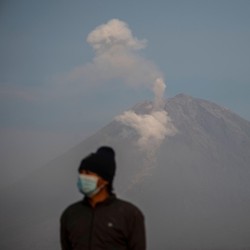 Status Gunung Semeru: Jaringan Telekomunikasi Seluler Aman