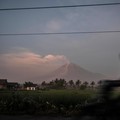 Penampakan Dramatis Puncak Semeru Usai Erupsi Dahsyat