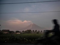Penampakan Dramatis Puncak Semeru Usai Erupsi Dahsyat