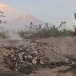Gempa & Erupsi Gunung Saling Terkait? Ini Kata Badan Geologi