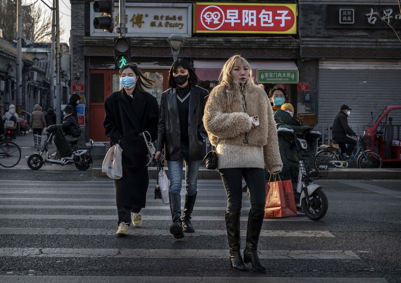 BEIJING, CHIAN - DECEMBER 5, 2022 - A light passenger flow is seen during the morning rush hour on Metro Line 5 in Beijing, China, December 5, 2022. On the same day, Beijing cancelled nucleic acid inspection on buses and subways. (Photo credit should read CFOTO/Future Publishing via Getty Images)