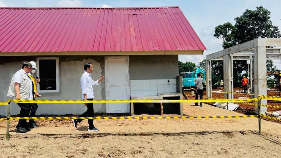 Jokowi Tinjau Rumah Tahan Gempa di Cianjur (Laily Rachev - Biro Pers Sekretariat Presiden)