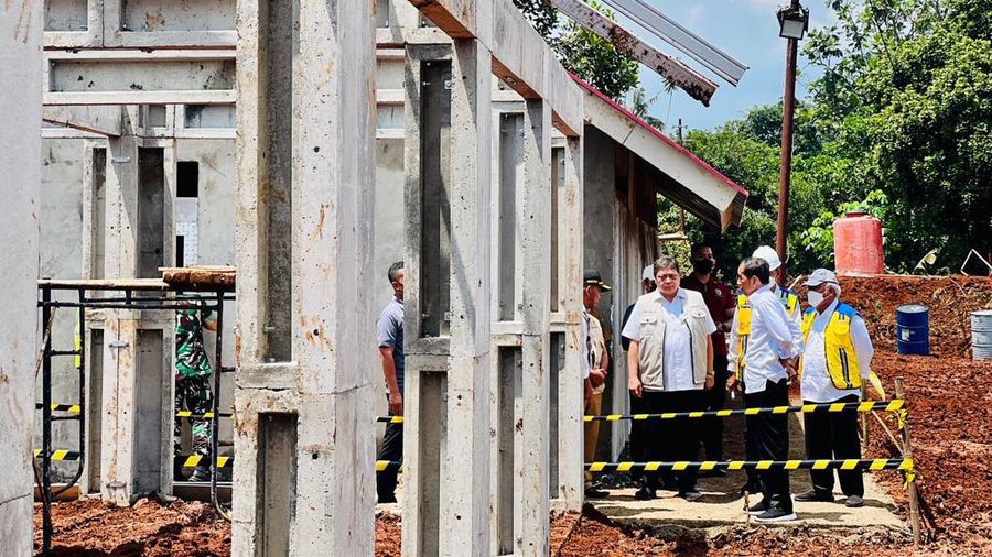 Jokowi Tinjau Rumah Tahan Gempa di Cianjur (Laily Rachev - Biro Pers Sekretariat Presiden)
