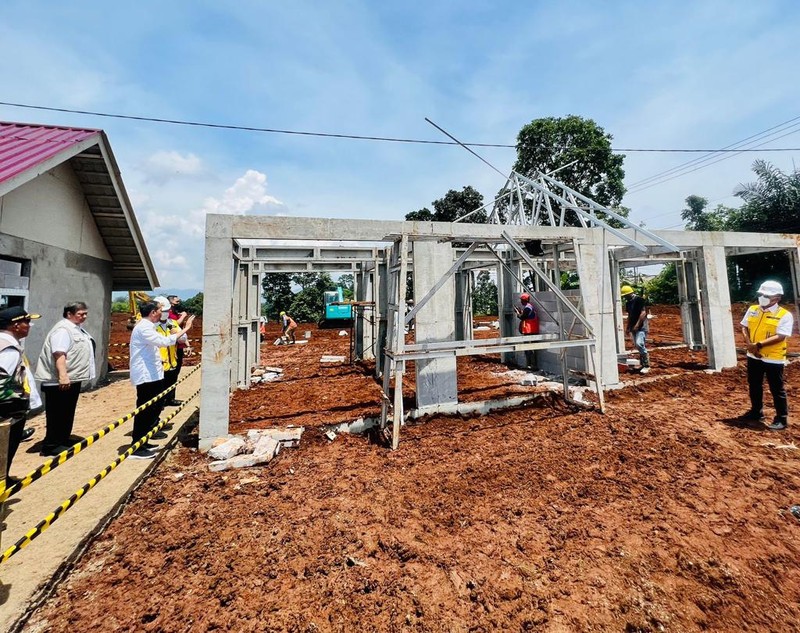 Jokowi Tinjau Rumah Tahan Gempa di Cianjur (Laily Rachev - Biro Pers Sekretariat Presiden)