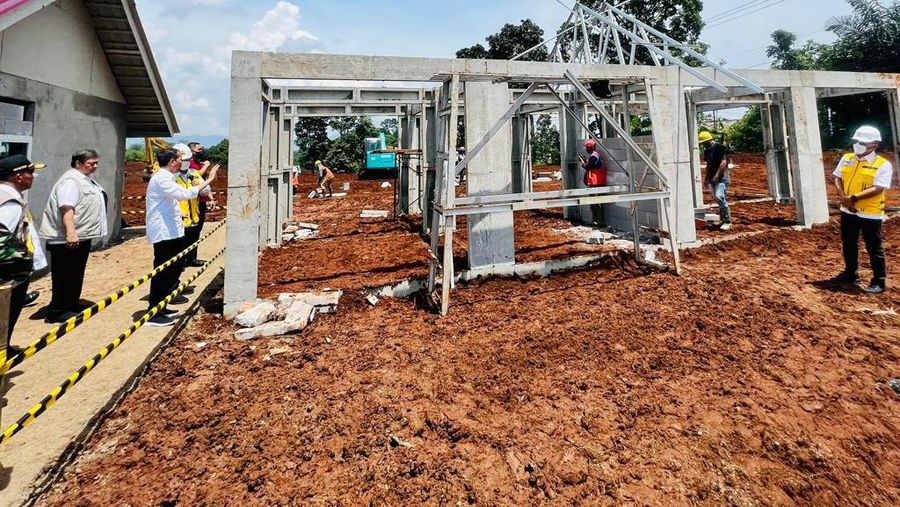 Jokowi Tinjau Rumah Tahan Gempa di Cianjur (Laily Rachev - Biro Pers Sekretariat Presiden)