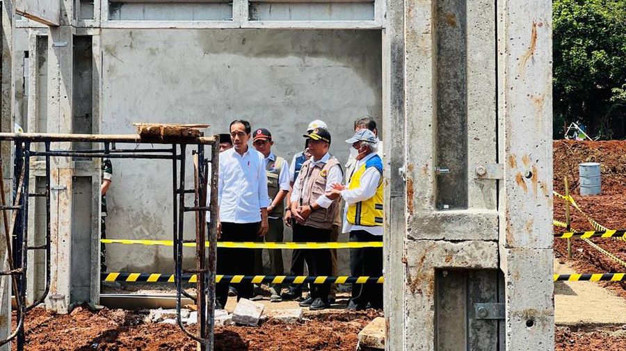 Jokowi Tinjau Rumah Tahan Gempa di Cianjur (Laily Rachev - Biro Pers Sekretariat Presiden)