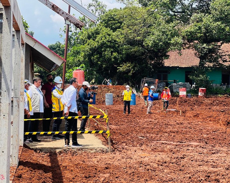 Jokowi Tinjau Rumah Tahan Gempa di Cianjur (Laily Rachev - Biro Pers Sekretariat Presiden) Jokowi Tinjau Rumah Tahan Gempa di Cianjur (Laily Rachev - Biro Pers Sekretariat Presiden)