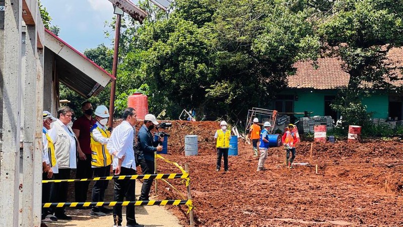 Jokowi Tinjau Rumah Tahan Gempa di Cianjur (Laily Rachev - Biro Pers Sekretariat Presiden)