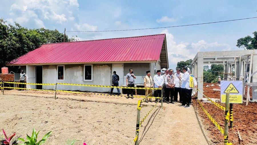 Jokowi Tinjau Rumah Tahan Gempa di Cianjur (Laily Rachev - Biro Pers Sekretariat Presiden)