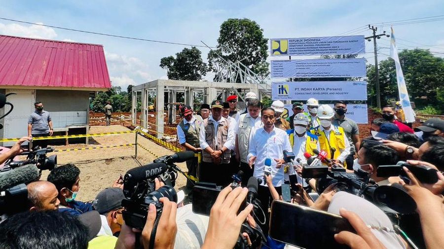 Jokowi Tinjau Rumah Tahan Gempa di Cianjur (Laily Rachev - Biro Pers Sekretariat Presiden)