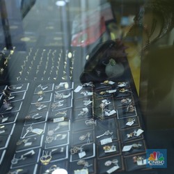 Harga Emas Pegadaian Hari Ini: Cetak Rekor di Rp 1,5 Juta