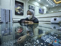Harga Emas Pegadaian Turun Lagi, Beli Gak Nih?
