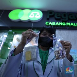 Harga Emas Pegadaian Hari Ini Kompak Turun