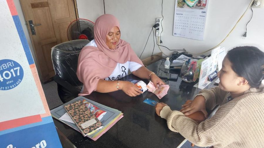 Kisah Agen BRILink yang Bebaskan Warga dari Jerat Rentenir
