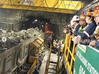 RI Mau Tambah 10% Saham Freeport, Bahlil: Hampir Final!