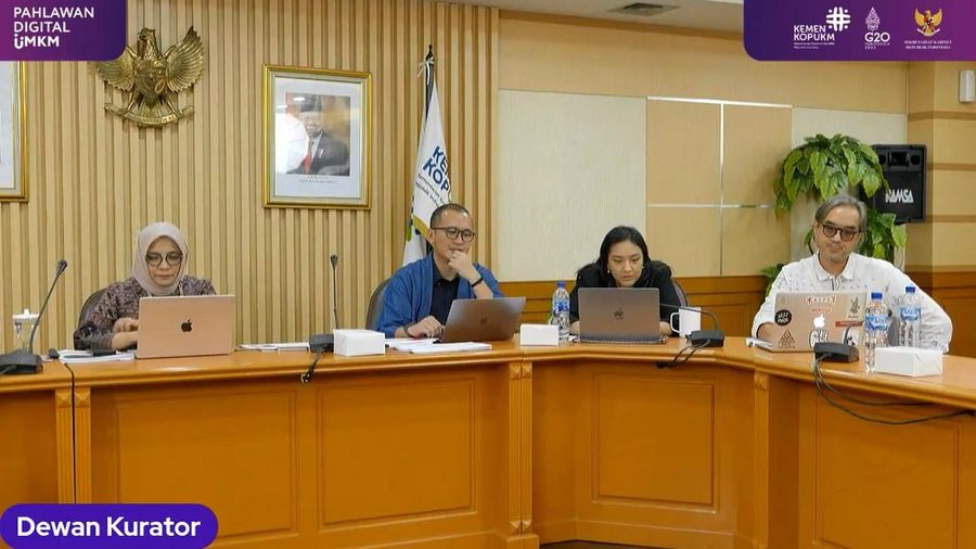 Setelah mengikuti workshop dan penyelarasan program (matchmaking) dengan Kementerian Koperasi dan UKM (KemenKopUKM) sejak Oktober lalu, 14 finalis Pahlawan Digital UMKM 2022 melakukan pitching secara virtual pada Senin, 28 November 2022. Ke-14 finalis memaparkan program-program andalan mereka di hadapan dewan kurator.