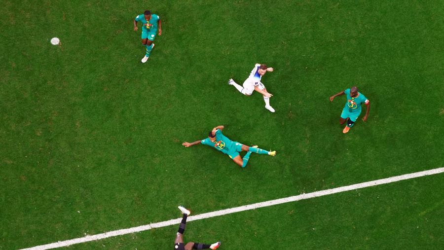 Soccer Football - FIFA World Cup Qatar 2022 - Round of 16 - England v Senegal - Al Bayt Stadium, Al Khor, Qatar - December 4, 2022 England's Jordan Henderson scores their first goal REUTERS/Peter Cziborra     TPX IMAGES OF THE DAY