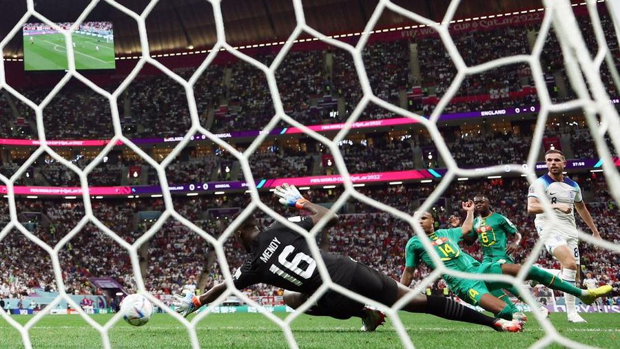 Soccer Football - FIFA World Cup Qatar 2022 - Round of 16 - England v Senegal - Al Bayt Stadium, Al Khor, Qatar - December 4, 2022 England's Jordan Henderson scores their first goal REUTERS/Peter Cziborra     TPX IMAGES OF THE DAY