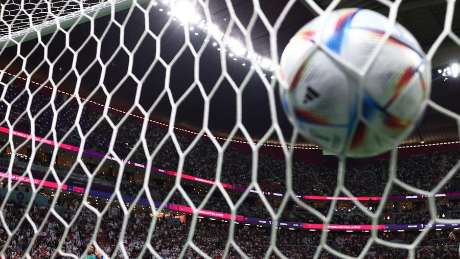 Soccer Football - FIFA World Cup Qatar 2022 - Round of 16 - England v Senegal - Al Bayt Stadium, Al Khor, Qatar - December 4, 2022 England's Jordan Henderson scores their first goal REUTERS/Peter Cziborra     TPX IMAGES OF THE DAY