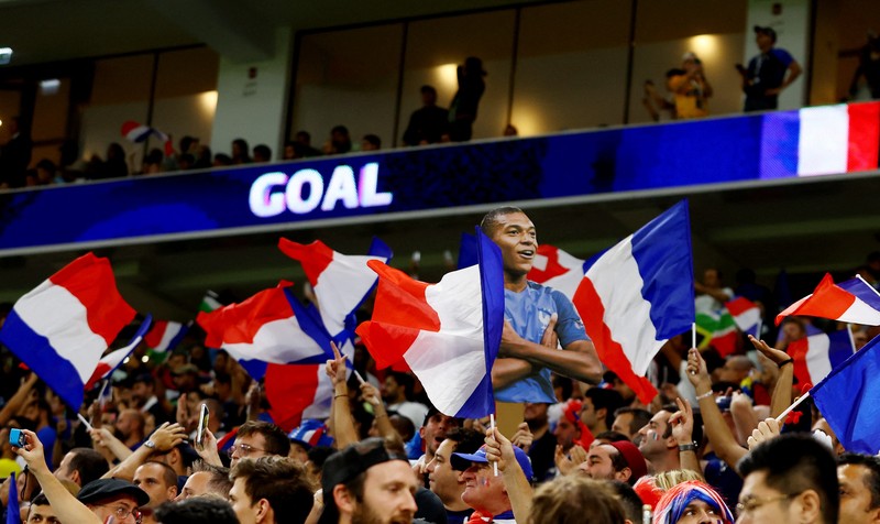 Soccer Football - FIFA World Cup Qatar 2022 - Round of 16 - France v Poland - Al Thumama Stadium, Doha, Qatar - December 4, 2022 France's Kylian Mbappe in action with Poland's Matty Cash REUTERS/Dylan Martinez     TPX IMAGES OF THE DAY