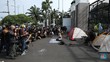 Protes Pengesahan UU KUHP, Massa Berkemah di Depan DPR