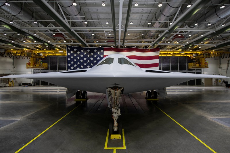 B-21 Raider, pembom siluman berteknologi tinggi baru yang dikembangkan untuk Angkatan Udara A.S., terlihat dalam foto tak bertanggal di Palmdale, California, A.S., dirilis 2 Desember 2022. B-21 Raider, pembom siluman berteknologi tinggi baru yang dikembangkan untuk Angkatan Udara A.S., terlihat dalam foto tak bertanggal di Palmdale, California, A.S., dirilis 2 Desember 2022. (U.S. Air Force/Handout via REUTERS)
